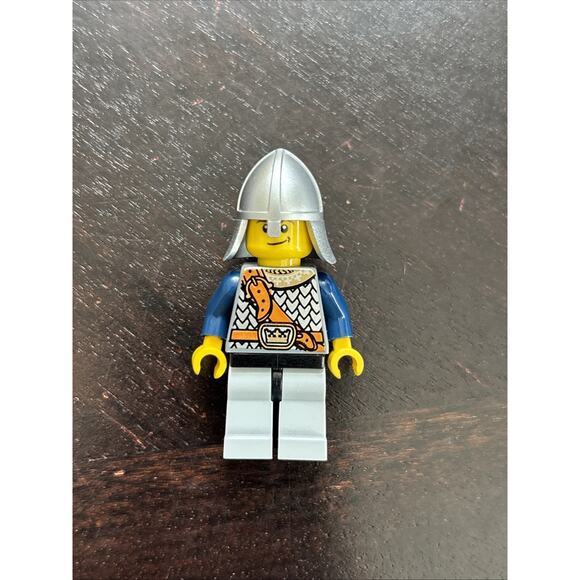 Lego Fantasy Era Crown Knight Minifigure Scale Mail w/Chest Strap Helmet #cas417 - Picture 1 of 8
